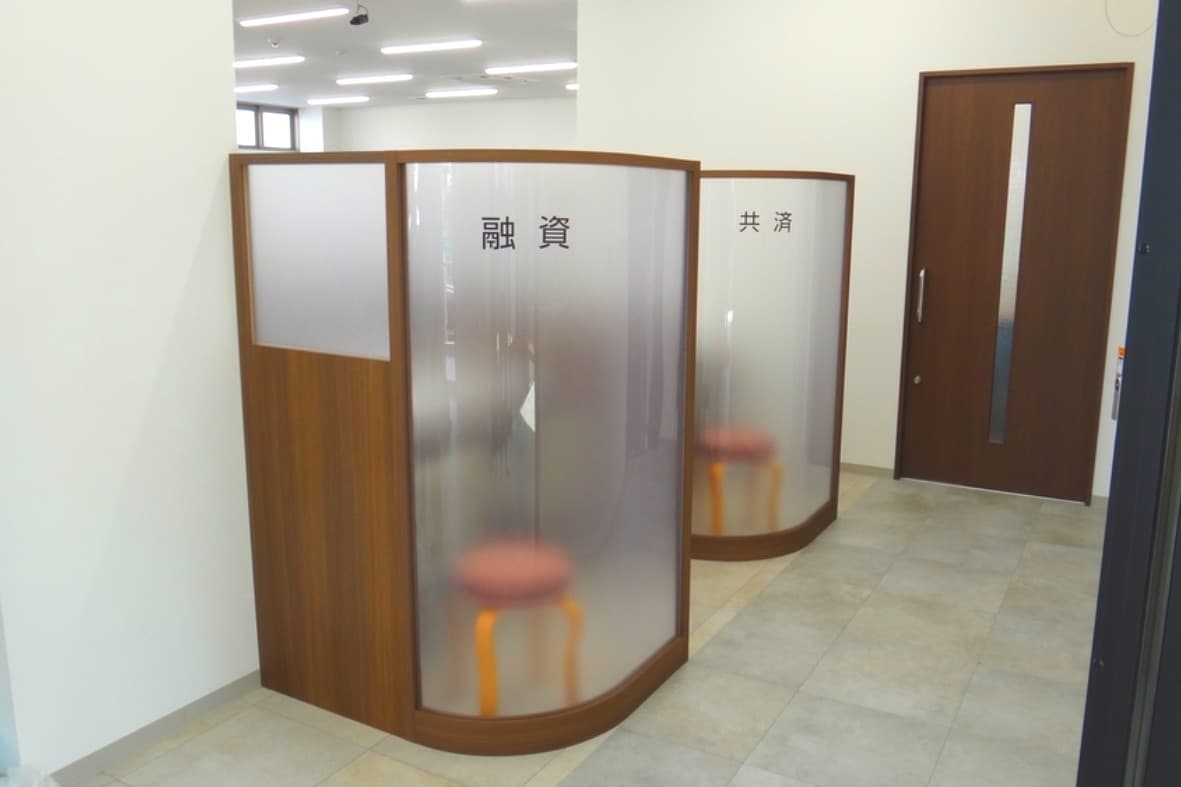 金融機関 カウンター設置・内装工事・備品設置